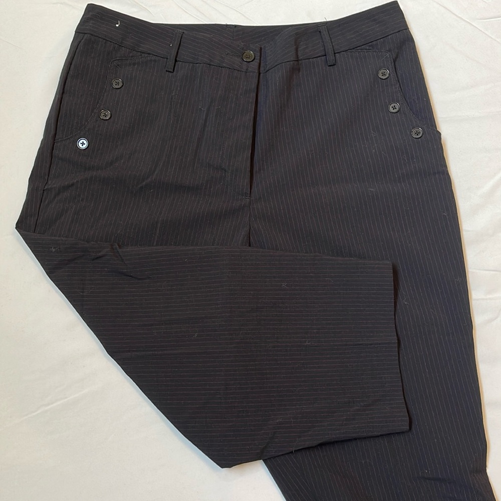 Ladies Golf Capri Pants Black w/purple pinstripes Size 8